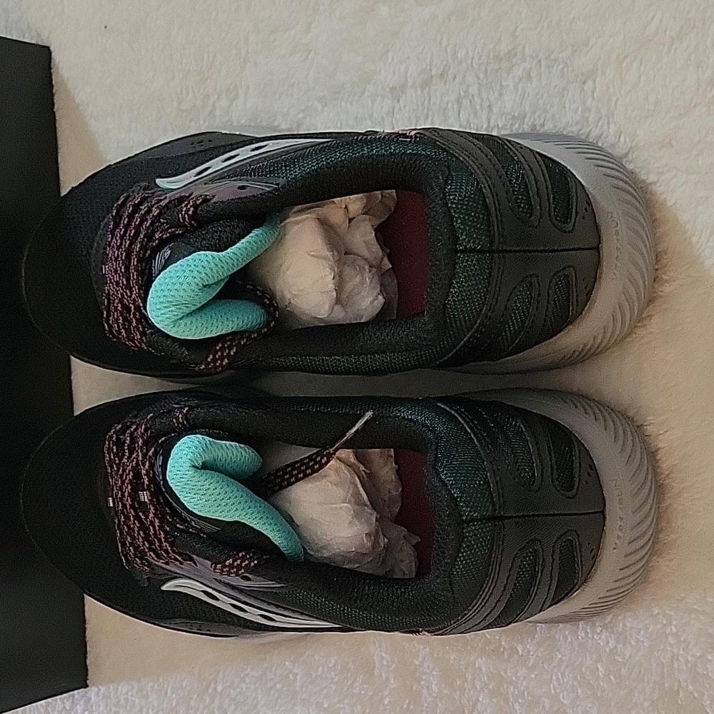 SAUCONY BRAND NEW WOMEN'S RUNNERS SIZE 6 WIDE - Picture 7 of 11